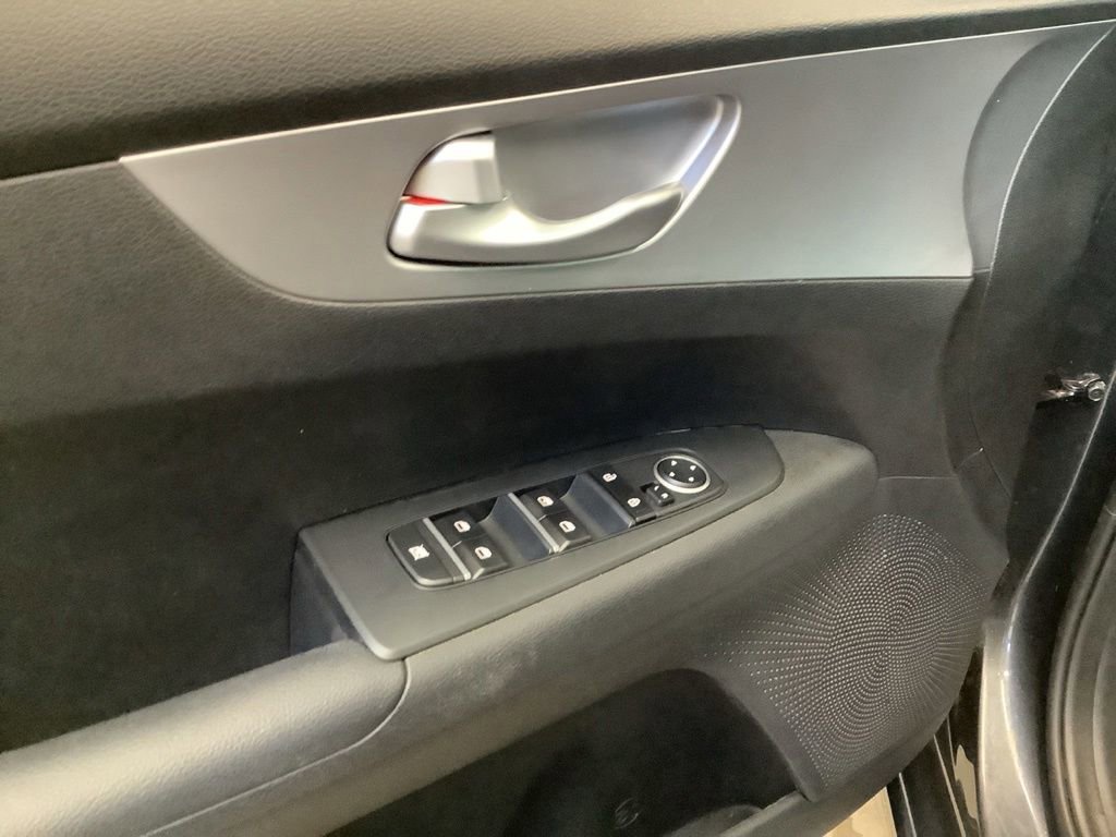 Used 2023 Kia Forte LXS FWD image 17