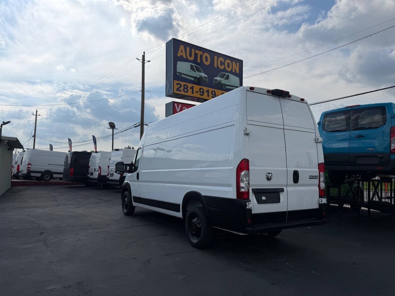 Used 2023 RAM ProMaster 3500 w/ Lane Management Group FWD image 2