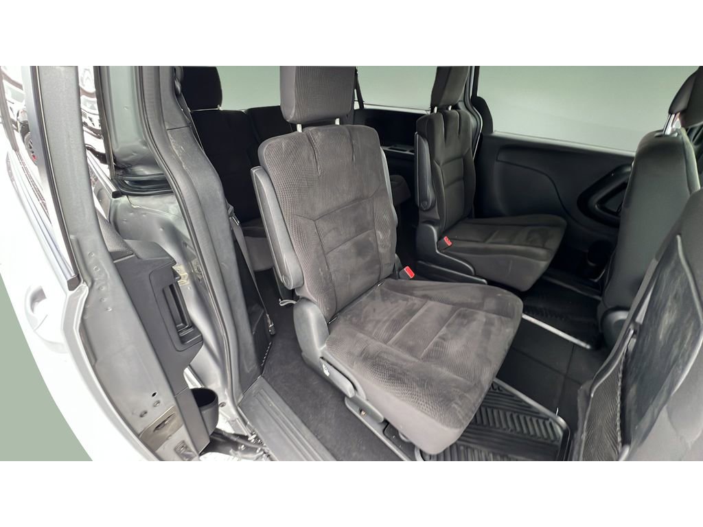 Used 2018 Dodge Grand Caravan SE FWD image 31