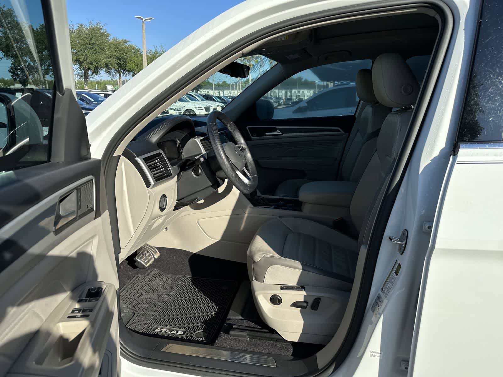 Used 2021 Volkswagen Atlas SEL Premium AWD/4WD image 2