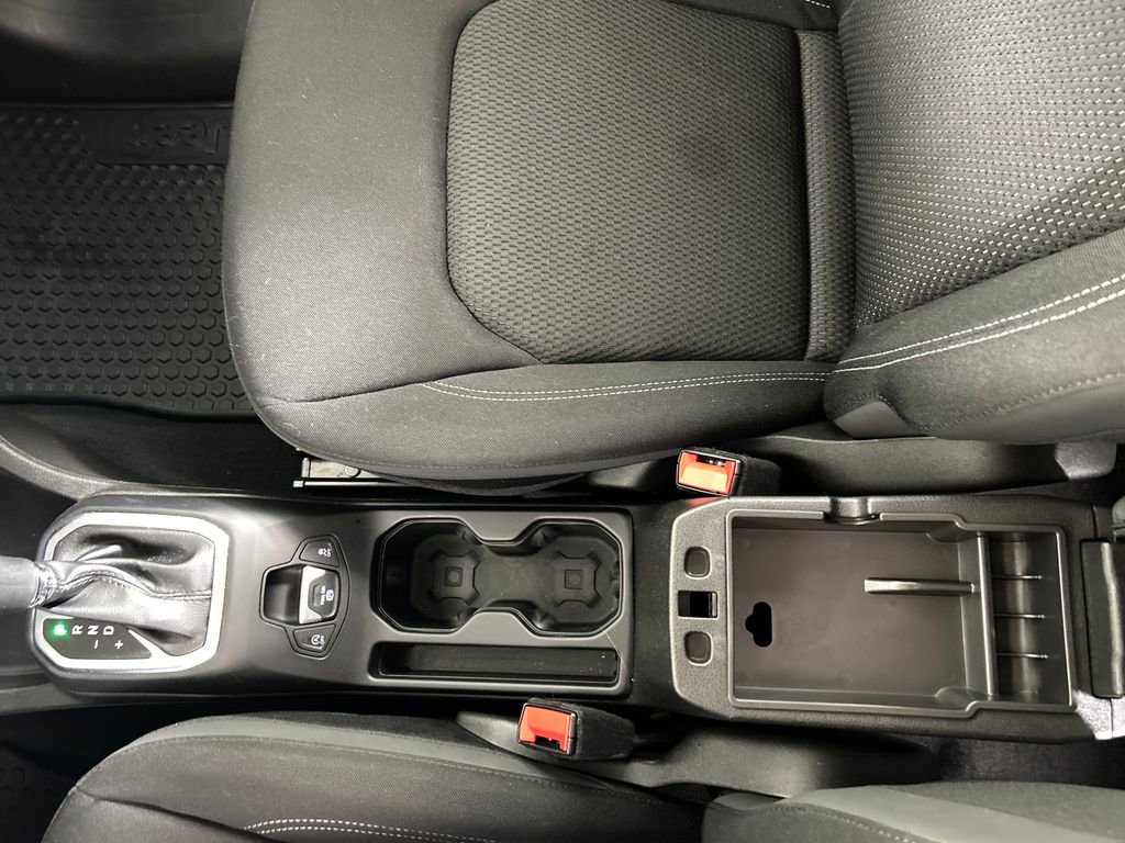 Used 2023 Jeep Renegade Latitude w/ Premium Group AWD/4WD image 15