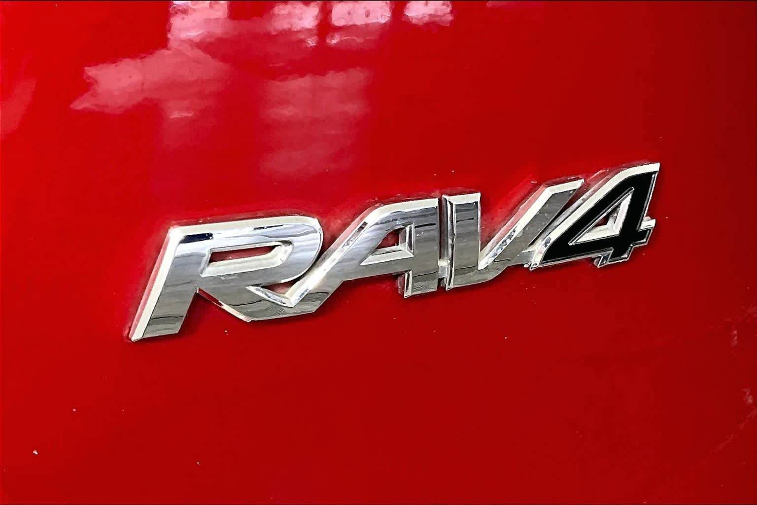 Used 2017 Toyota RAV4 XLE w/ Carpet Mat Package FWD image 30