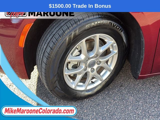 Used 2023 Chrysler Voyager LX image 8