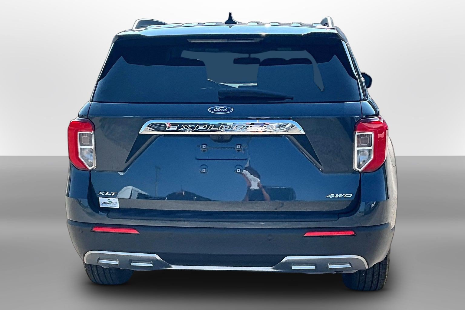 Used 2023 Ford Explorer XLT w/ Equipment Group 202A AWD/4WD image 4