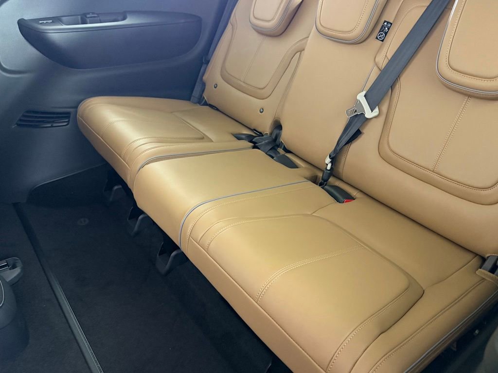 Used 2025 INFINITI QX80 Sensory image 28