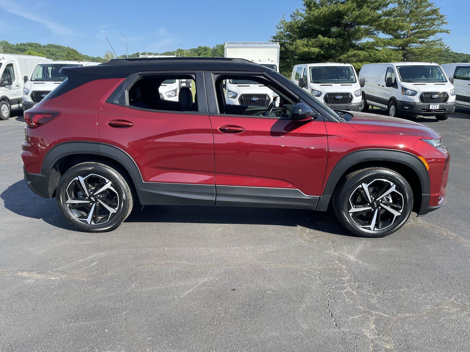 Used 2023 Chevrolet TrailBlazer RS w/ Sun and Liftgate Package FWD image 6