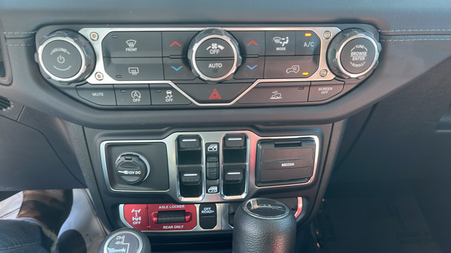 Used 2026 Jeep Gladiator Mojave AWD/4WD image 16