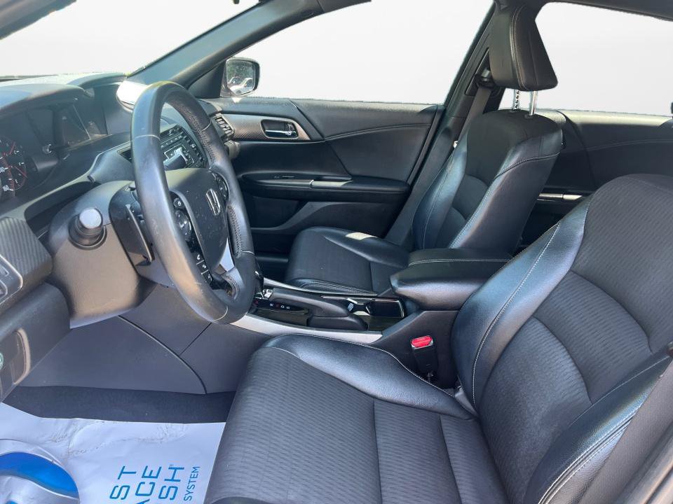 Used 2017 Honda Accord Sport image 11