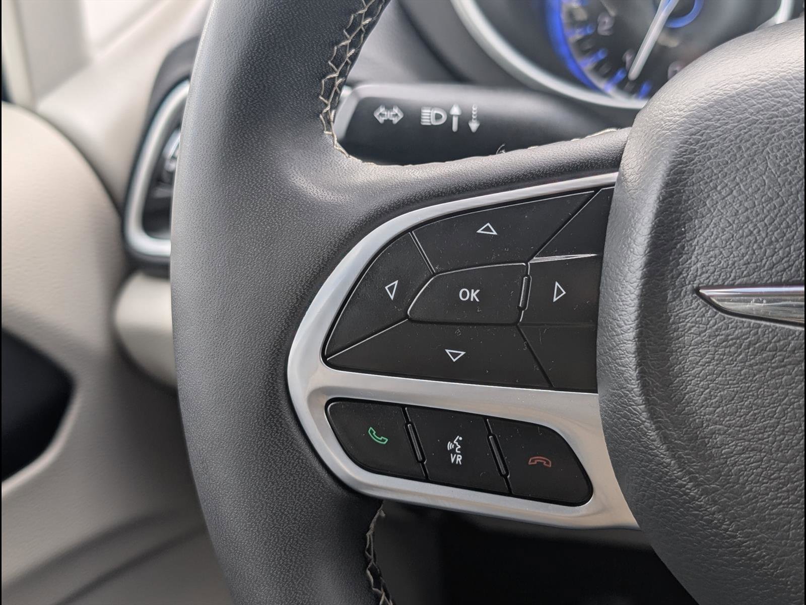 Used 2024 Chrysler Pacifica Touring-L image 21