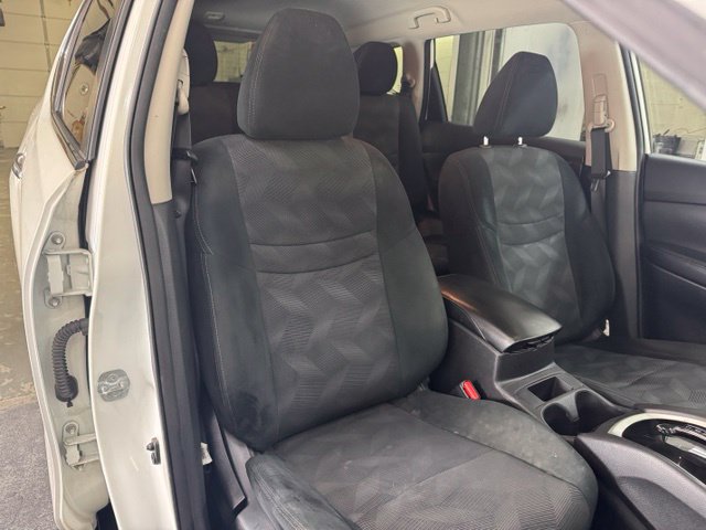 Used 2016 Nissan Rogue SV w/ SV Family Package AWD/4WD image 30