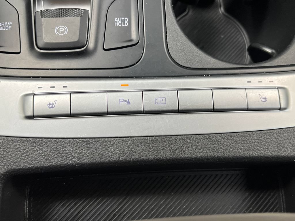 Used 2025 Kia Carnival FWD image 70