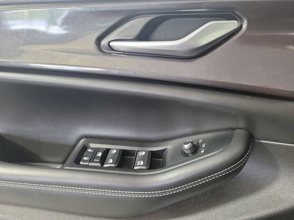 Used 2023 Jeep Grand Cherokee Altitude RWD image 16