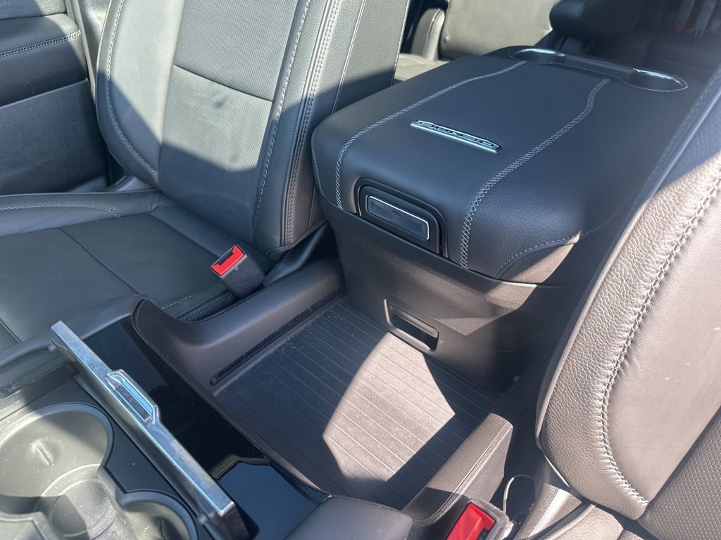 Used 2025 GMC Yukon Denali w/ Denali Reserve Package image 30