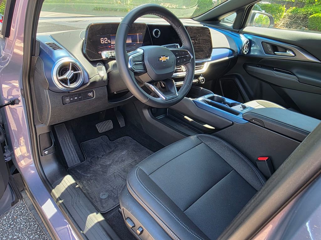 Used 2025 Chevrolet Equinox EV LT w/ Convenience Package FWD image 11