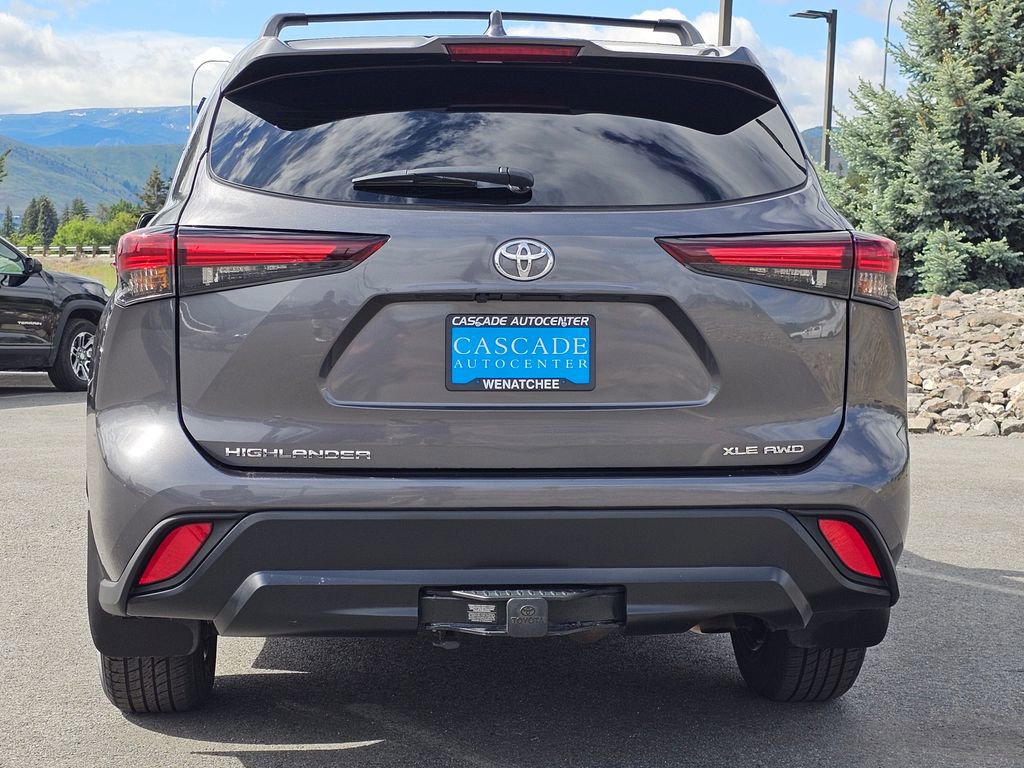 Used 2024 Toyota Highlander XLE AWD/4WD image 4