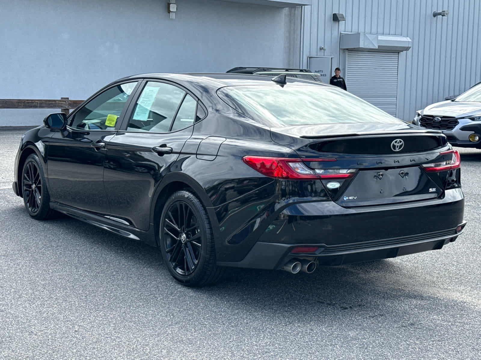 Used 2025 Toyota Camry SE w/ Convenience Package FWD image 5