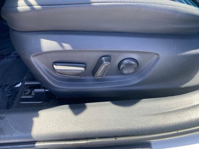 Used 2018 Toyota Camry SE w/ Moonroof Package FWD image 16