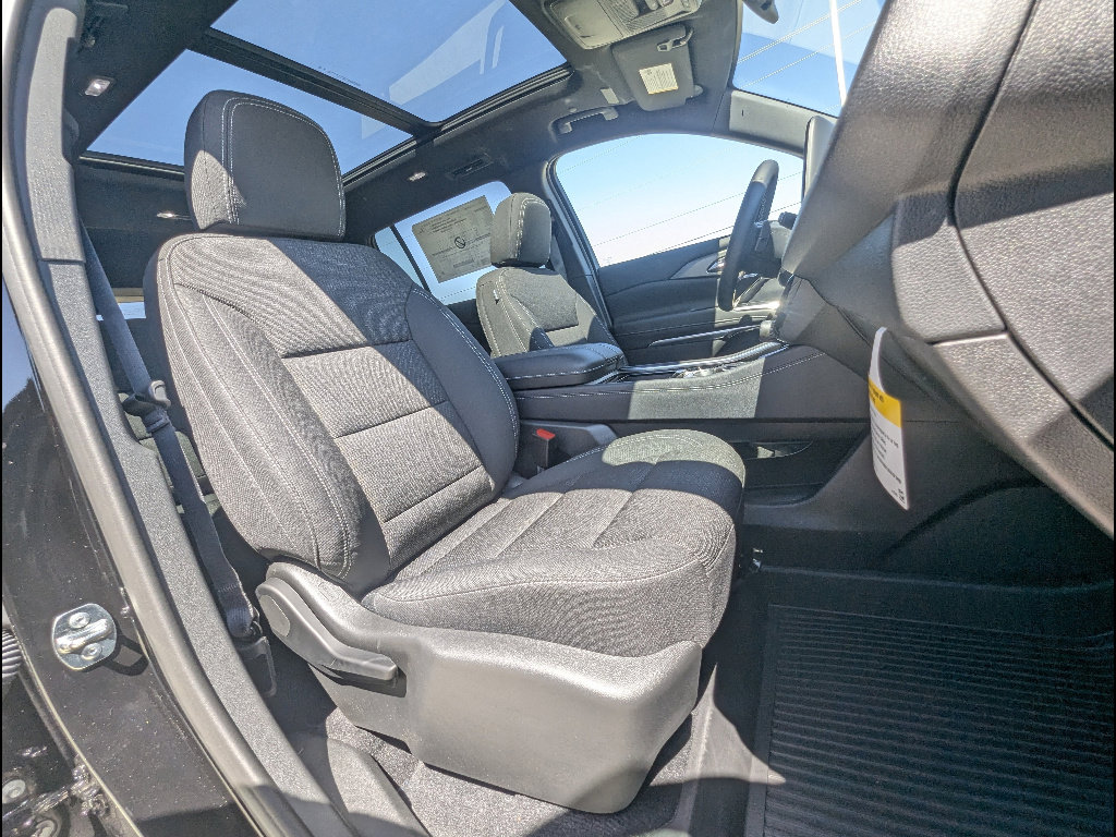 New 2026 Chevrolet Traverse LT w/ Sun and Wheel Package FWD image 13