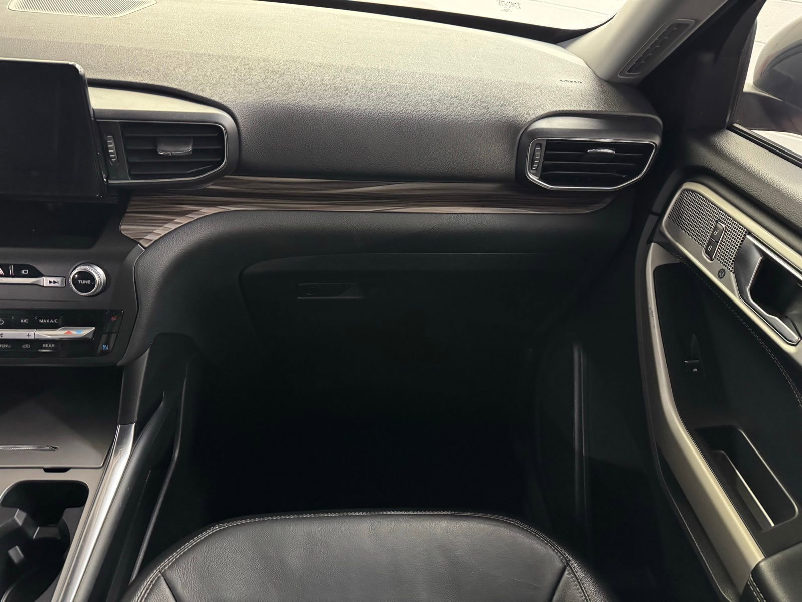 Used 2020 Ford Explorer Limited w/ Equipment Group 310A image 18