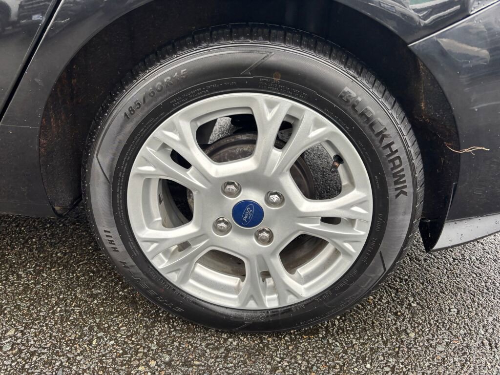 Used 2015 Ford Fiesta SE w/ Comfort Package image 9