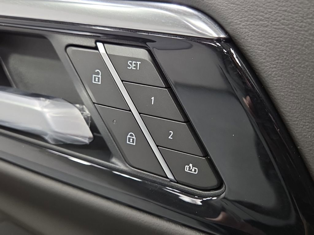 New 2026 Chevrolet Suburban RST image 33