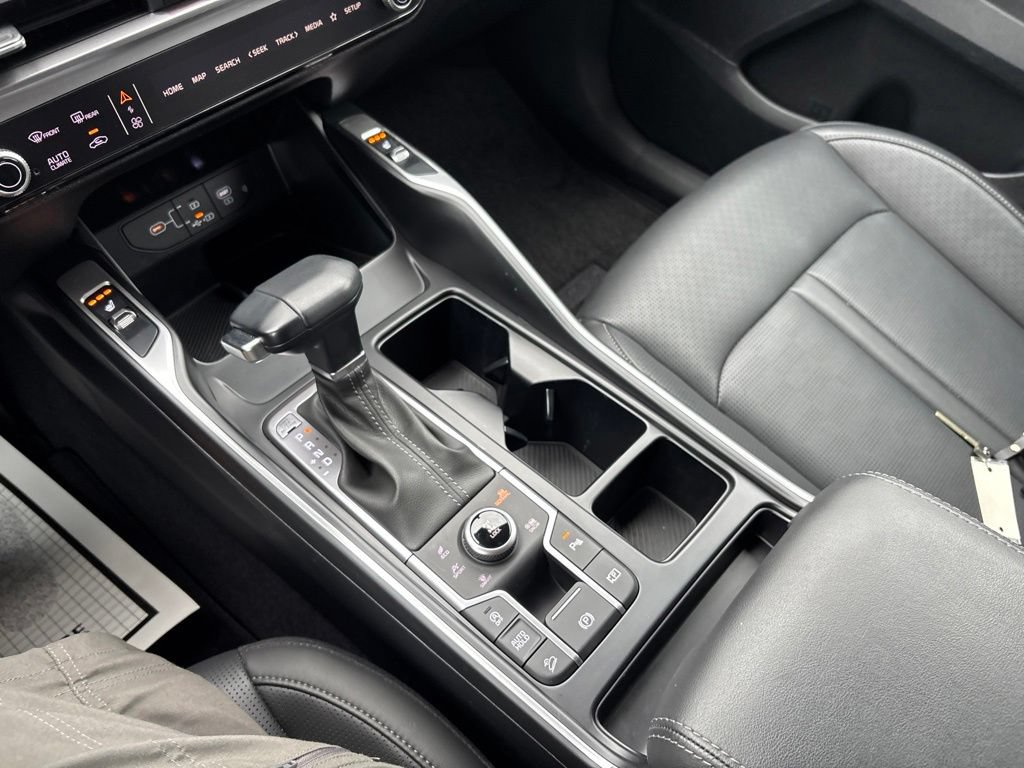 Certified 2025 Kia Sorento S AWD/4WD image 37