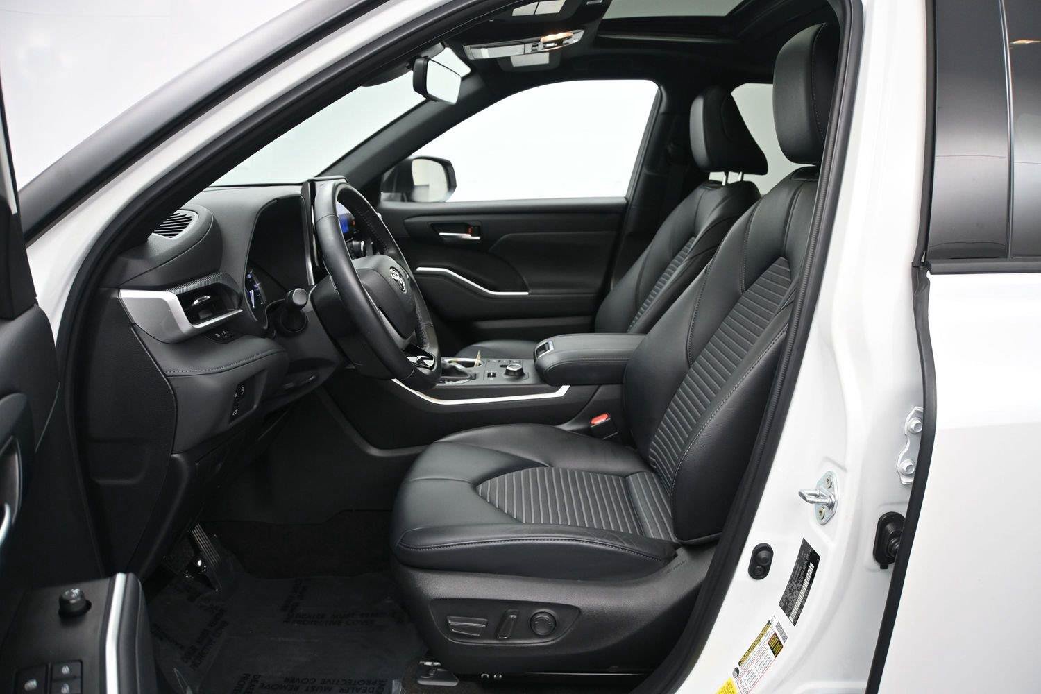 Used 2023 Toyota Highlander XSE AWD/4WD image 8