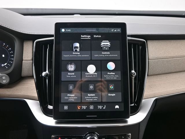 New 2026 Volvo XC90 B6 Plus w/ Protection Package Premier image 16