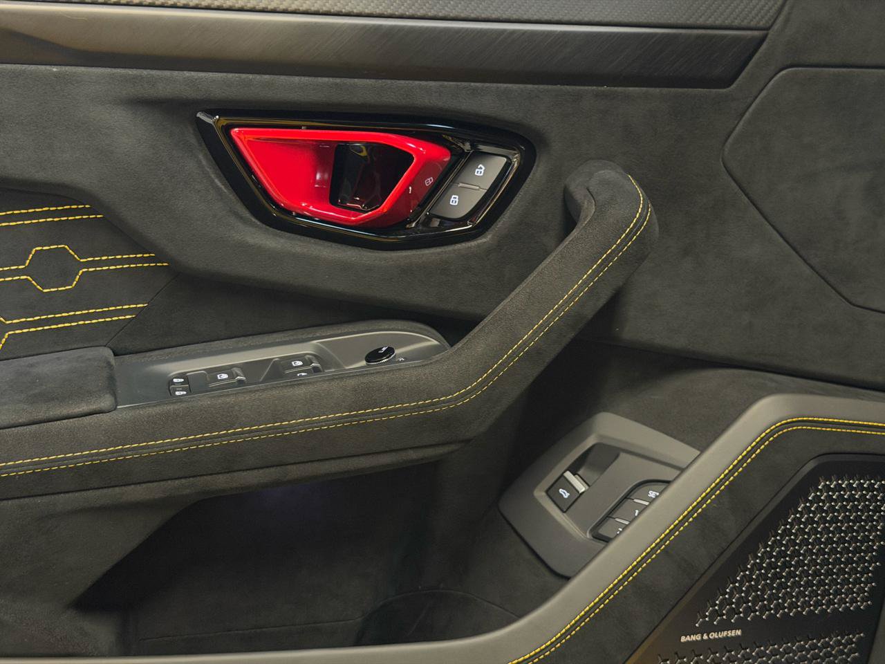 Used 2023 Lamborghini Urus Performante AWD/4WD image 26
