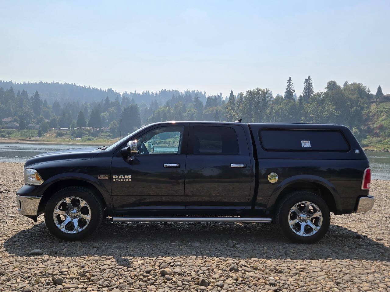 Used 2015 RAM 1500 Laramie w/ Convenience Group AWD/4WD image 9