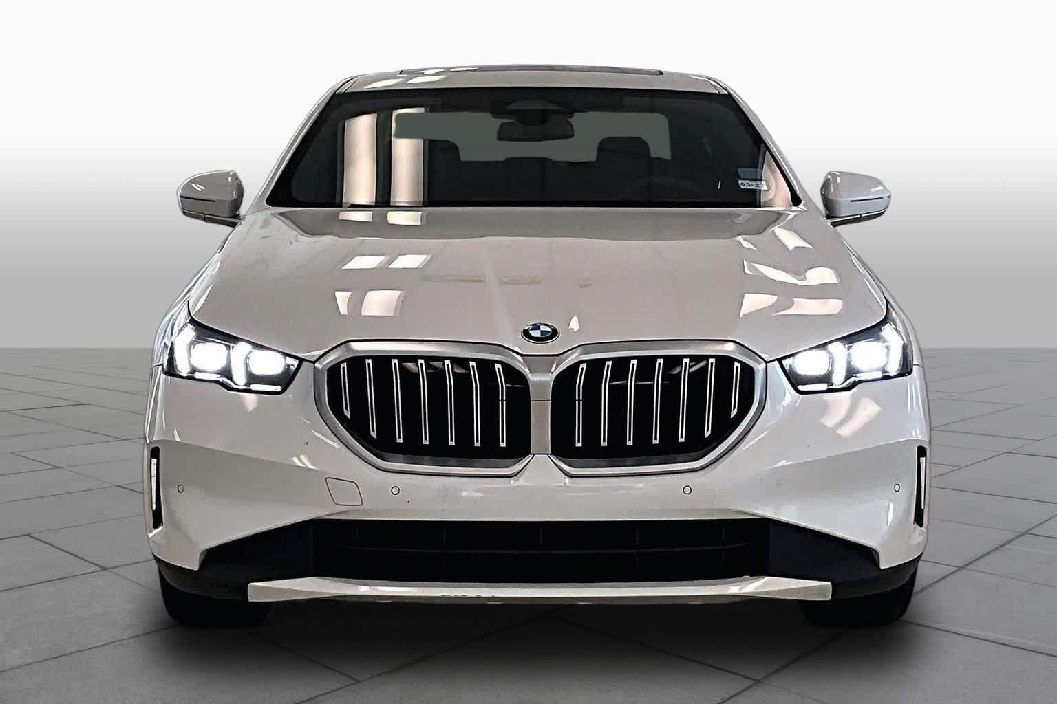Used 2024 BMW 530i w/ Convenience Package RWD image 3