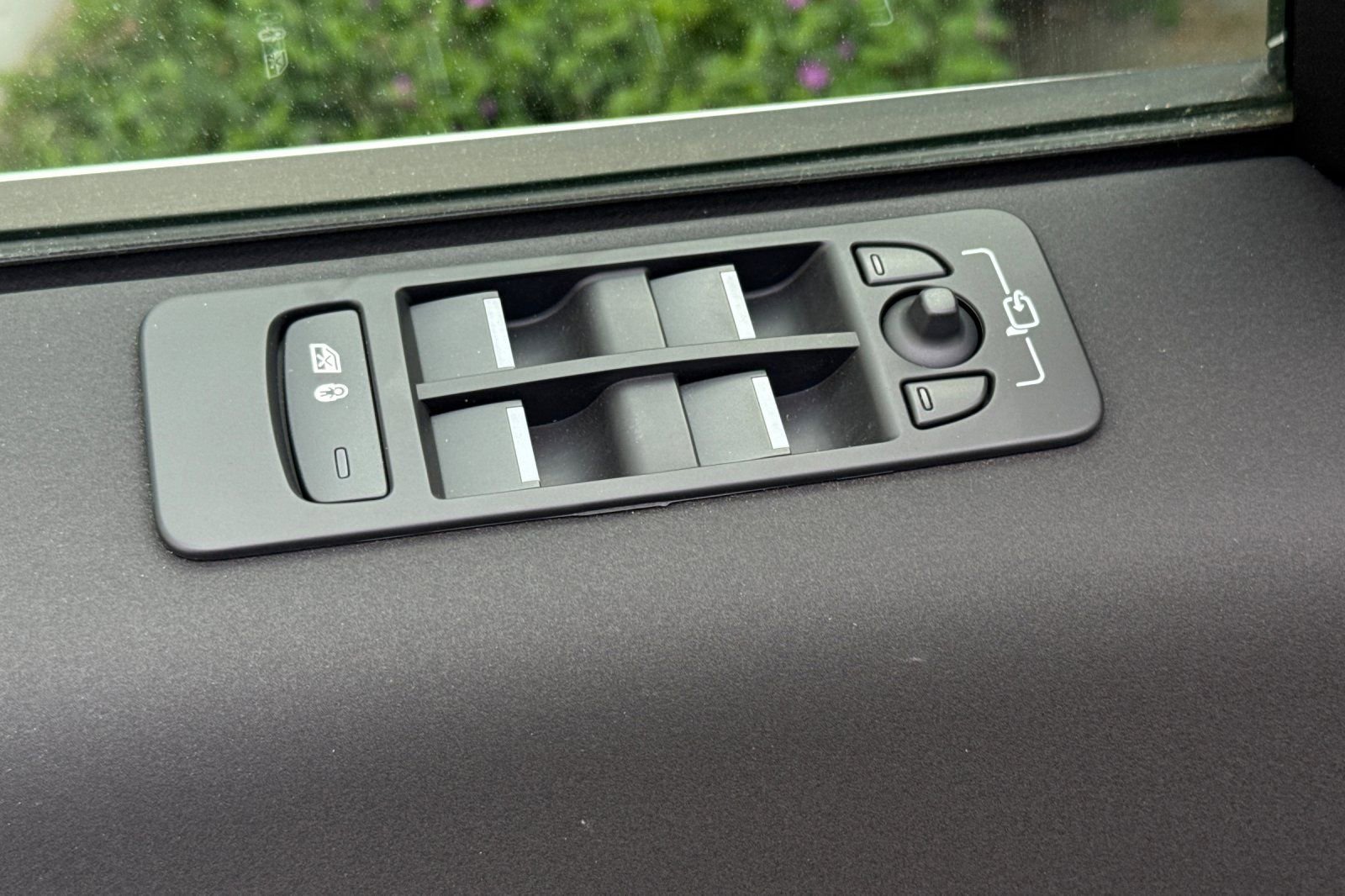 Used 2024 Land Rover Discovery Sport S image 13