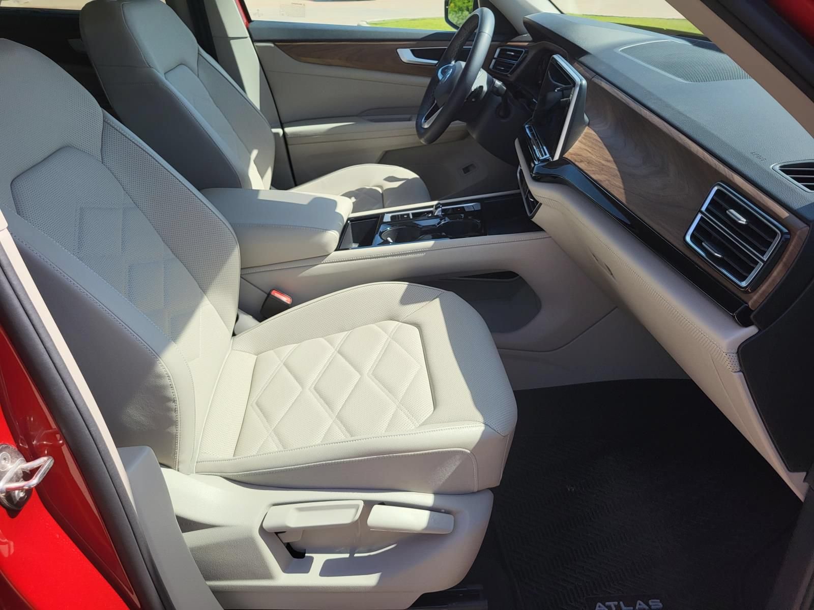 Used 2024 Volkswagen Atlas SE FWD image 11