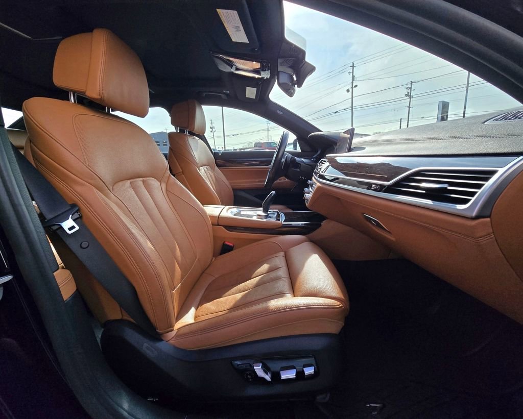 Used 2021 BMW 740i xDrive 740i xDrive w/ M Sport Package image 19