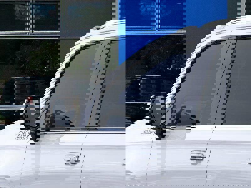 New 2026 Chevrolet Suburban High Country image 12