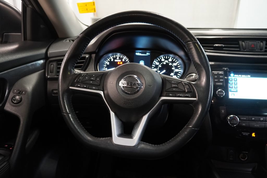 Used 2017 Nissan Rogue SV w/ SV Premium Package AWD/4WD image 18