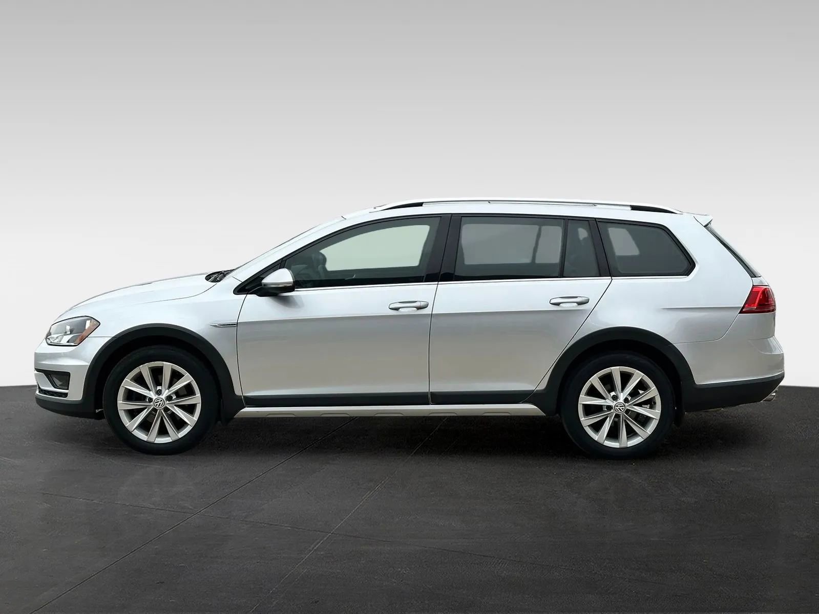 Used 2017 Volkswagen Golf Alltrack SE AWD/4WD image 4