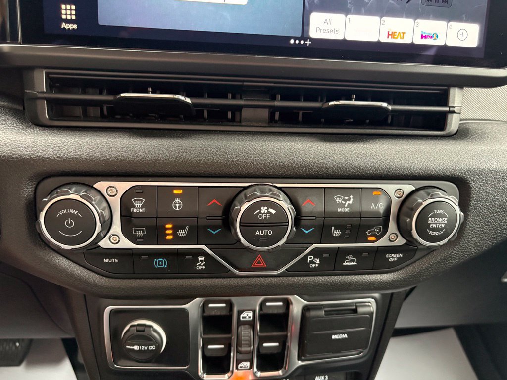 Used 2024 Jeep Wrangler Unlimited AWD/4WD image 22