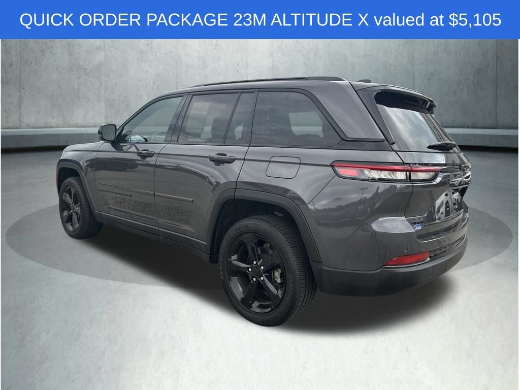 Used 2023 Jeep Grand Cherokee Altitude AWD/4WD image 4