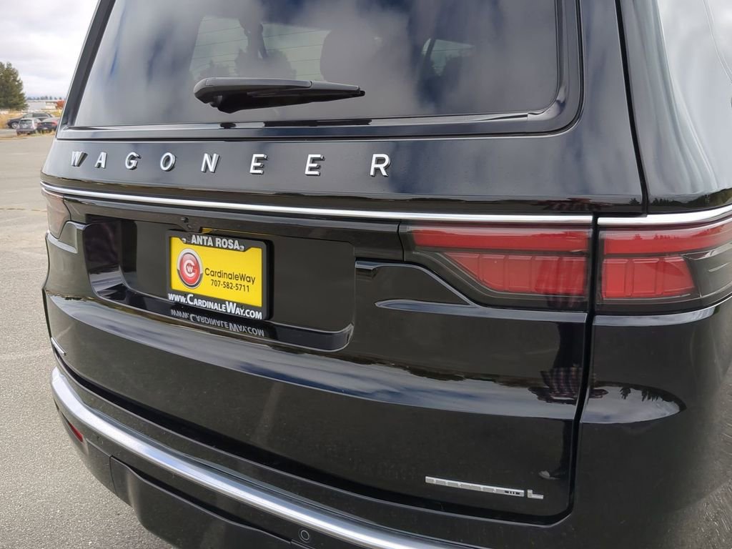 Used 2023 Jeep Wagoneer L Series III w/ Preferred Equipment Group image 23