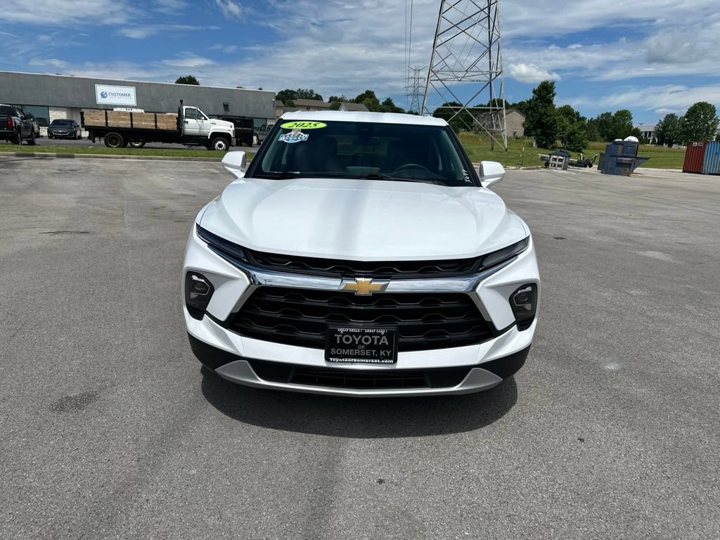 Used 2025 Chevrolet Blazer LT AWD/4WD image 2
