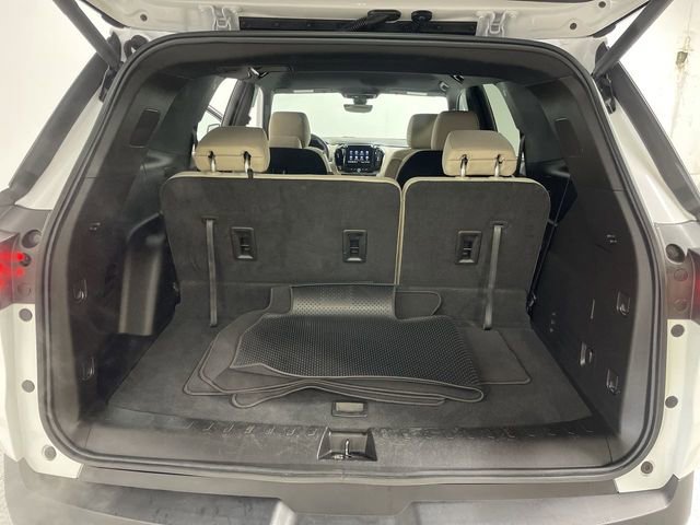 Used 2023 Chevrolet Traverse LT w/ Rear Camera Mirror Package image 25