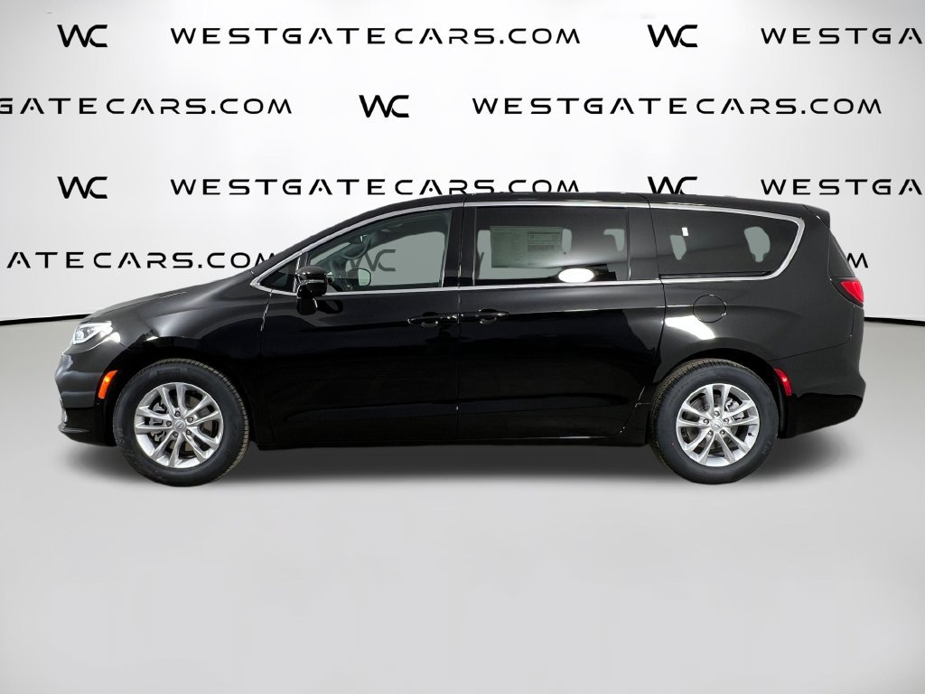 New 2026 Chrysler Pacifica Select FWD image 5
