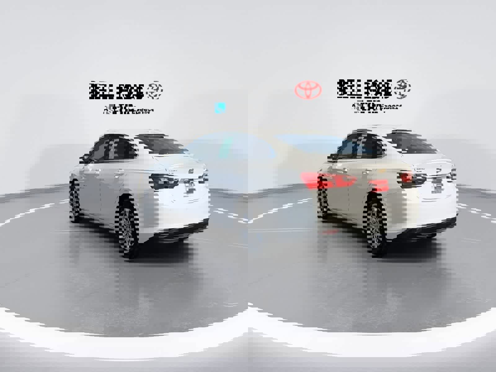 Used 2024 Chevrolet Malibu LT image 2