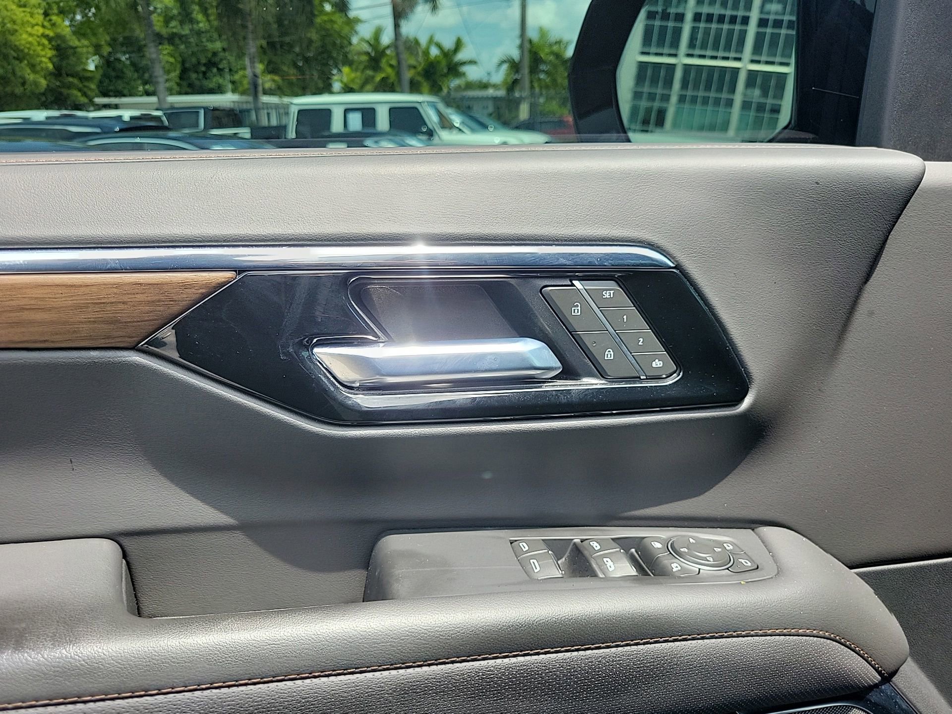 Used 2025 Chevrolet Tahoe High Country RWD image 24