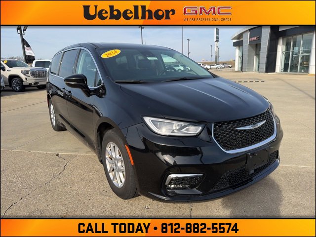 Used 2024 Chrysler Pacifica Touring-L image 1