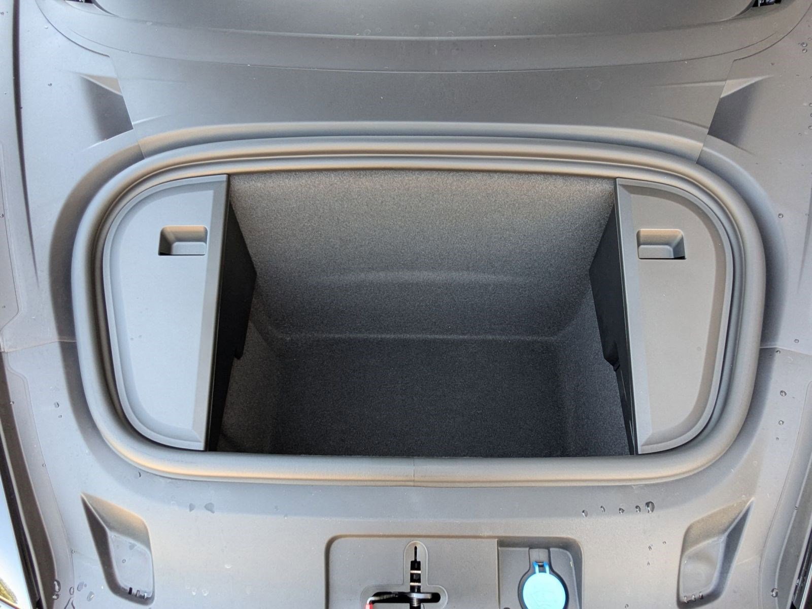 New 2025 Porsche Taycan image 28