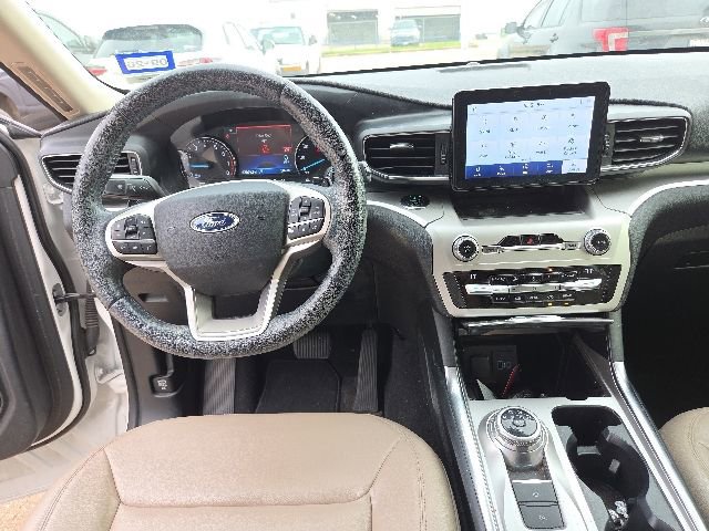 Used 2020 Ford Explorer XLT w/ Equipment Group 202A RWD image 9