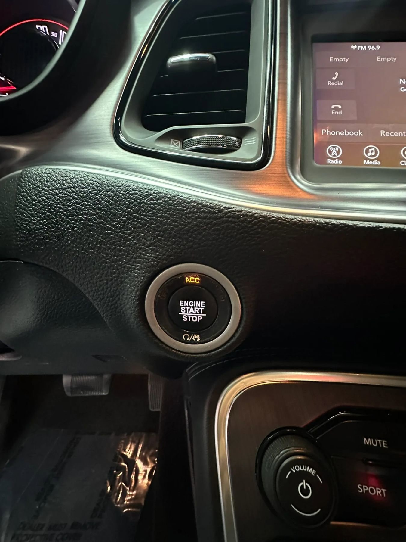 Used 2018 Dodge Challenger SXT RWD image 15