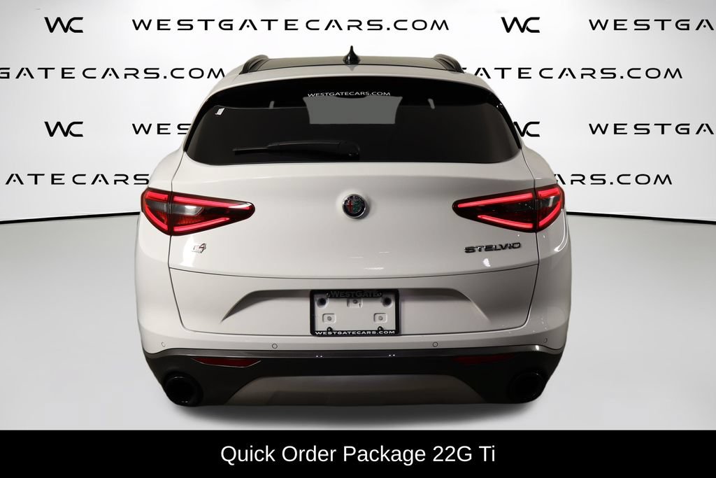 Used 2023 Alfa Romeo Stelvio Ti AWD/4WD image 4